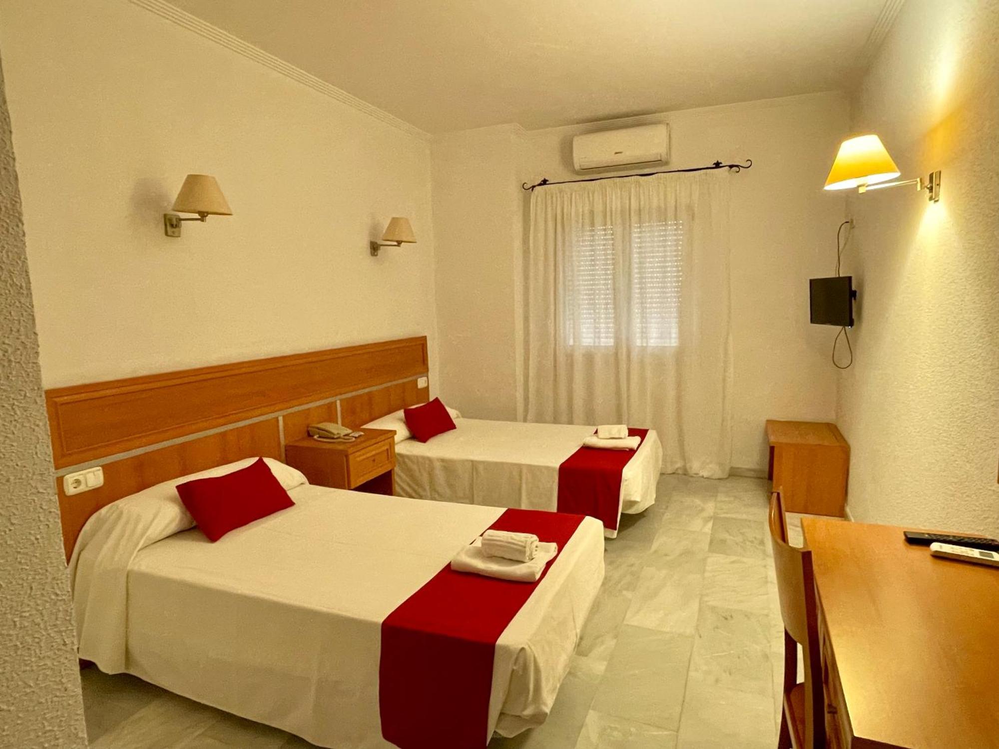 Hotel Puerto De Palos Palos de la Frontera Bagian luar foto